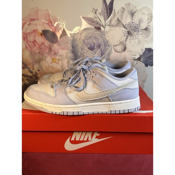 Nike Dunk Low Sneaker in Ghost, Summit White, & Platinum Tint purple shoes - Picture 5 of 9